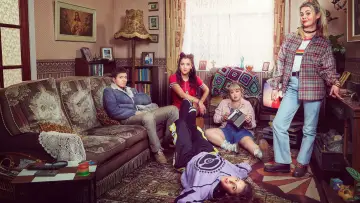 Zasłona к сериалу "Derry Girls" #1428055