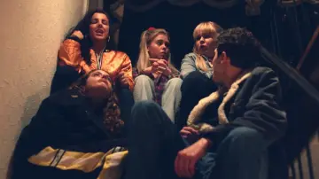 Zasłona к сериалу "Derry Girls" #1428067
