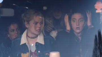 Zasłona к сериалу "Derry Girls" #1428070