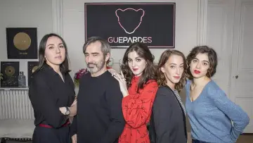 Zasłona do serialu "Guépardes" #1790446