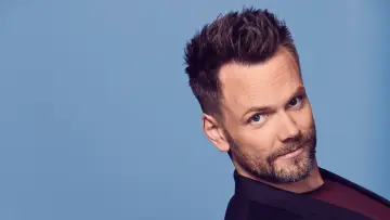 Zasłona do serialu "Show Joela McHale z Joelem McHale" #1594651