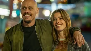 Zasłona к сериалу "Mr Inbetween" #1387432