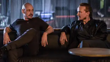Zasłona к сериалу "Mr Inbetween" #1387434