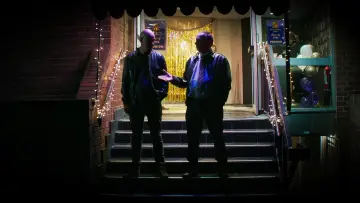 Zasłona к сериалу "Mr Inbetween" #1387461