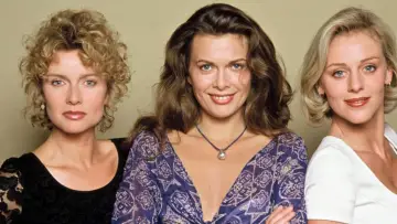 Zasłona do serialu "Les Filles d