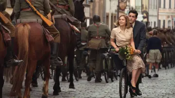 Zasłona do serialu "Świat w ogniu" #1892115