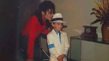 Zasłona к сериалу "Leaving Neverland" #1470841