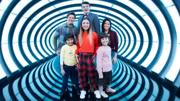 Zasłona к сериалу "Gabby Duran: Galaktyczna opiekunka" #1411545