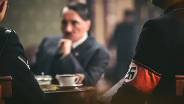 Zasłona do serialu "Rise of the Nazis" #1864091