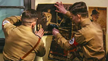 Zasłona do serialu "Rise of the Nazis" #1864092