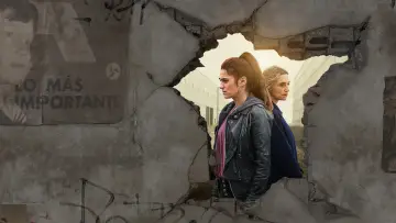 Zasłona do serialu "Mur" #1792258