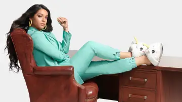 Zasłona к сериалу "A Little Late with Lilly Singh" #1347624