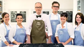 Zasłona do serialu "Christopher Kimball