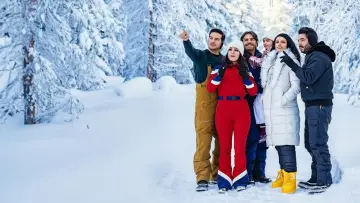 Zasłona do serialu "De viaje con los Derbez" #1463204