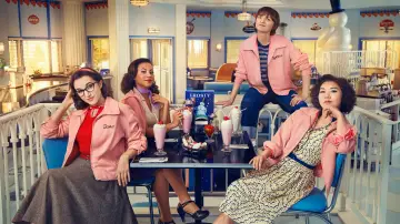 Zasłona do serialu "Grease: Rise of the Pink Ladies" #1864004