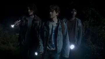Zasłona к сериалу "Nocna msza" #1394222