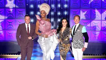 Zasłona do serialu "Secret Celebrity RuPaul