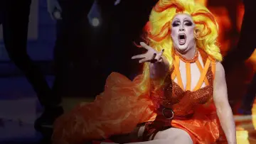 Zasłona do serialu "Secret Celebrity RuPaul