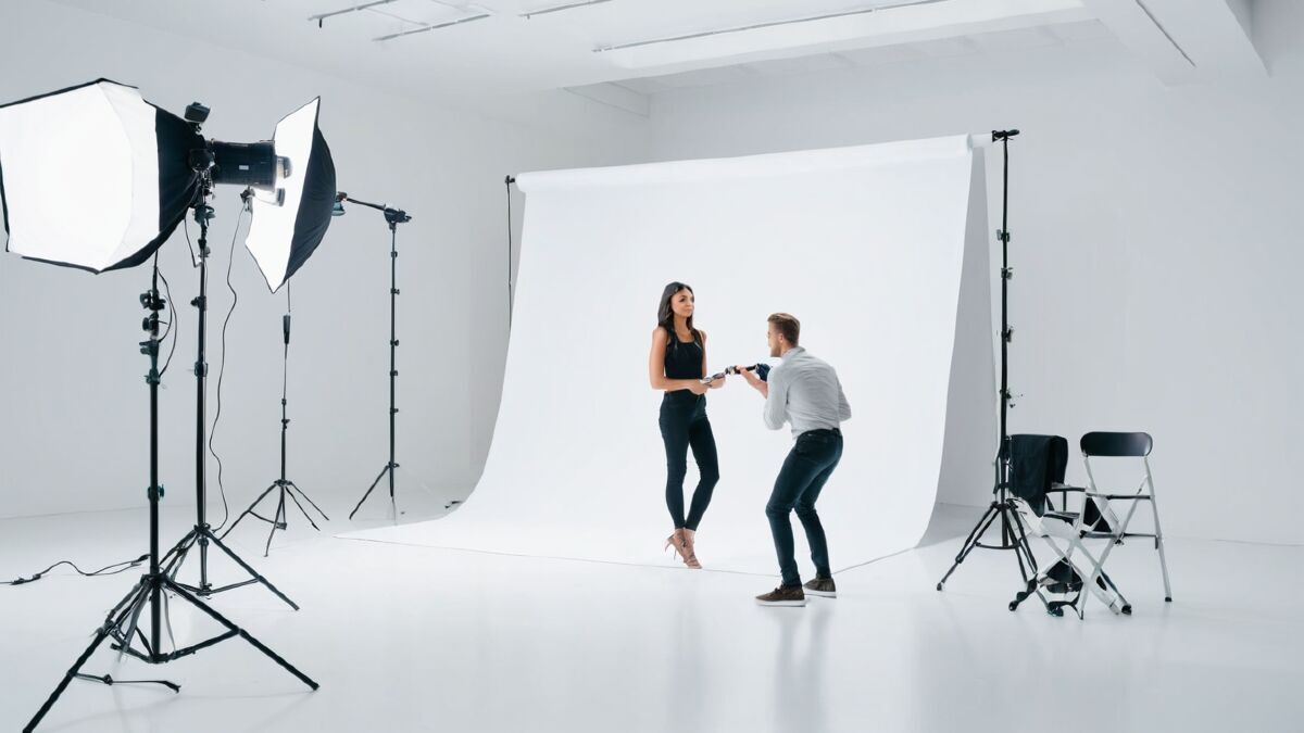 Jak wygląda pierwsza sesja zdjęciowa modelki w studio