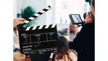 Do filmu Lalka szukam pana w srednim wieku jako KELNER