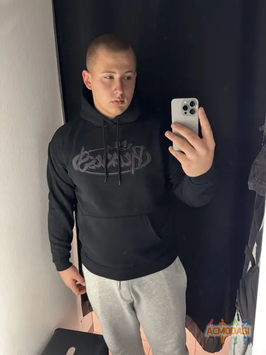 Nikolas  Dabrowski zdjęcia №1738808. Załadowany 14 Listopada 2025